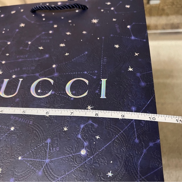 Gucci Holiday Shopping Bag - Picture 10 of 11